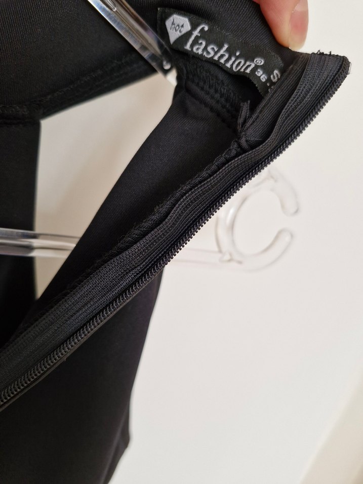 Yüksek Yakalı Siyah Crop Top - Görsel 5