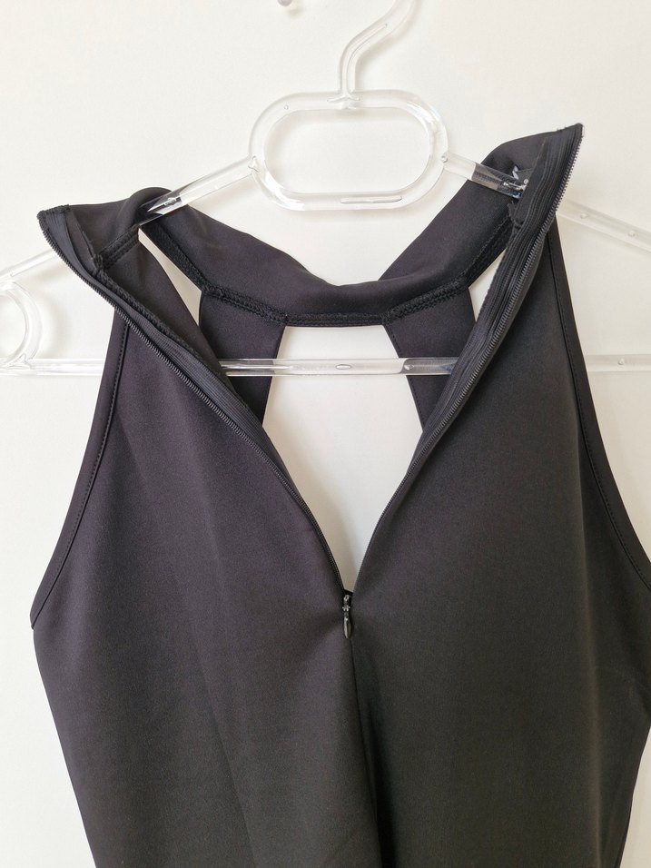 Yüksek Yakalı Siyah Crop Top - Görsel 3