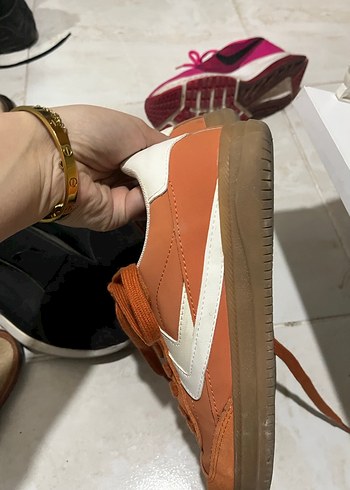 Turuncu bershka ayakkabı - Görsel 2