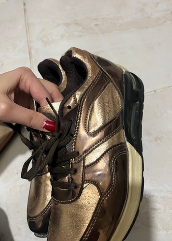 Kahverengi Parlak Yılan Desenli Bağcıklı Spor Ayakkabı - Görsel 2