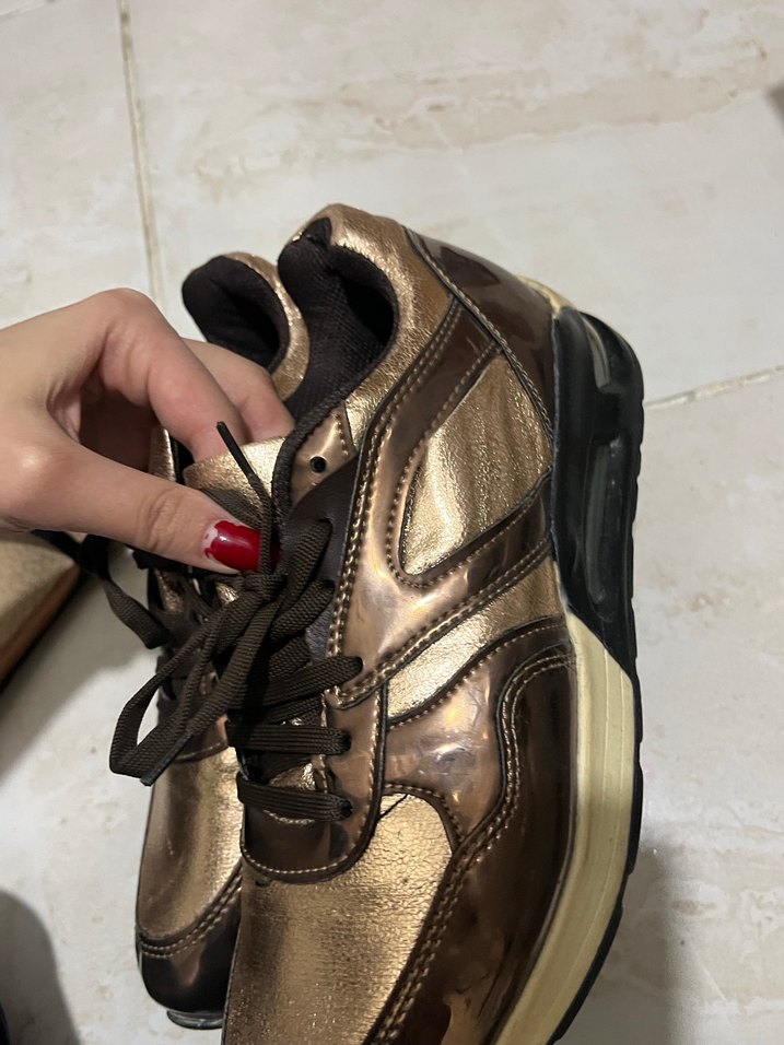 Kahverengi Parlak Yılan Desenli Bağcıklı Spor Ayakkabı - Görsel 2