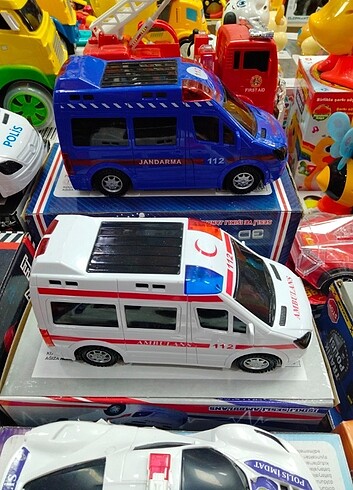 Ambulans ve jandarma arabası 