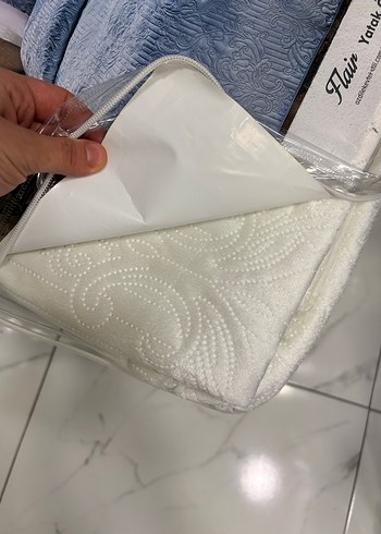 Beyaz Desenli Pamuklu Yatak Örtüsü - Görsel 3