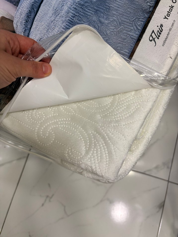 Beyaz Desenli Pamuklu Yatak Örtüsü - Görsel 3