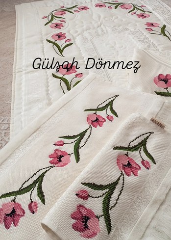 Pembe Nakışlı Geleneksel El İşi Set