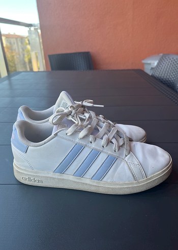 38 Beden beyaz Renk Beyaz Adidas Bağcıklı Kadın Spor Ayakkabı