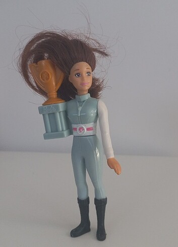 Barbie figür oyuncak 