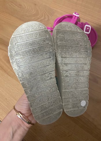23 Beden pembe Renk Kız Çocuk Pembe Tokalı Kauçuk Terlik