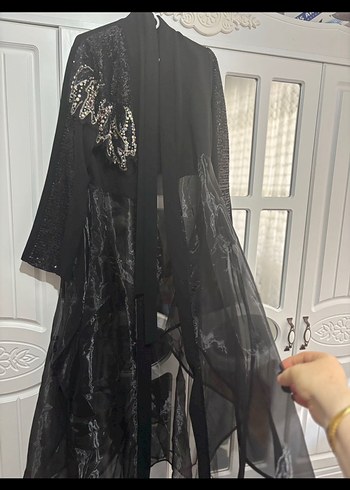 40 Beden Uzun Kollu V Yakalı Siyah Nakışlı Abaya
