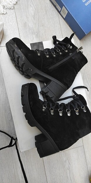 37 Beden Siyah topuklu süet ayakkabı bot (fotolarda biraz tozlu)
