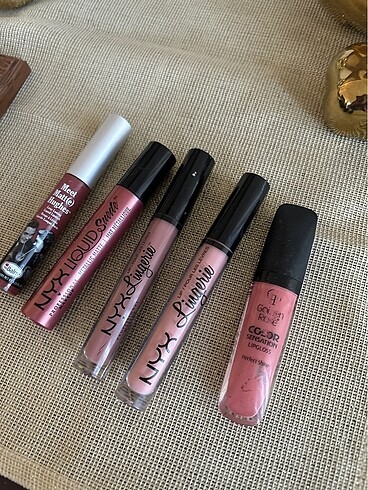 NYX LIP/ POUR LIP GLOS