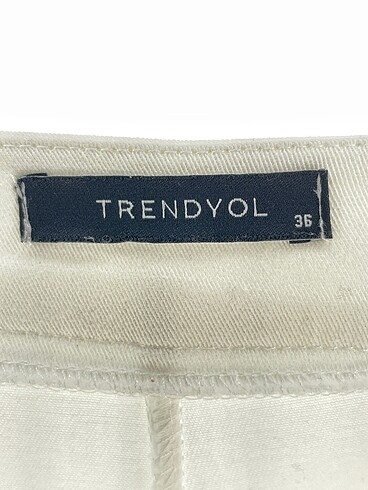 36 Beden beyaz Renk Trendyol & Milla Düz Kesim %70 İndirimli.
