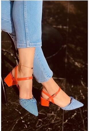 Bershka TURUNVU EKOSE TOPUKLU SANDALET