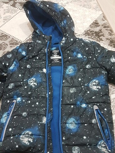 Uzay desenli.omuzdan 47.en 37cm.kol 52cm.