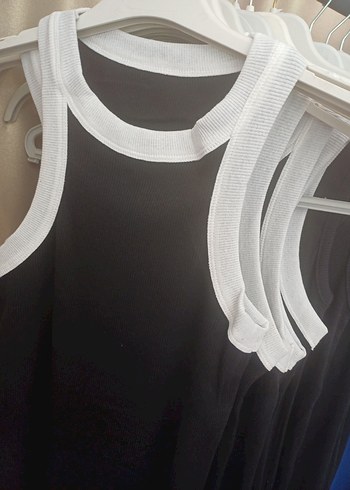 Siyah Uzun Yüksek Yakalı Kolsuz Elbise - Görsel 4