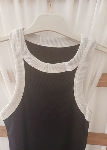 Siyah Uzun Yüksek Yakalı Kolsuz Elbise - Görsel 2