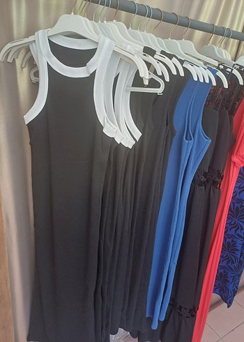 Siyah Uzun Yüksek Yakalı Kolsuz Elbise - Görsel 5