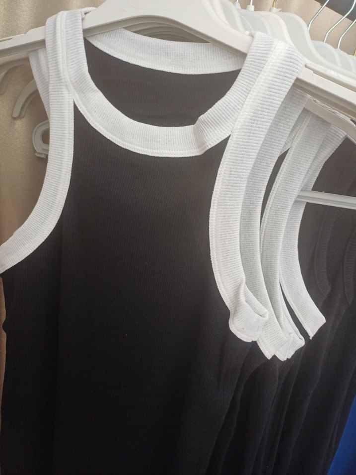 Siyah Uzun Yüksek Yakalı Kolsuz Elbise - Görsel 4