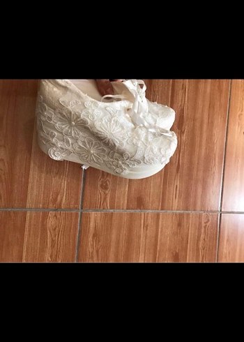 Gelinlik Altı Rahat Beyaz Nakışlı Spor Ayakkabı - Görsel 2