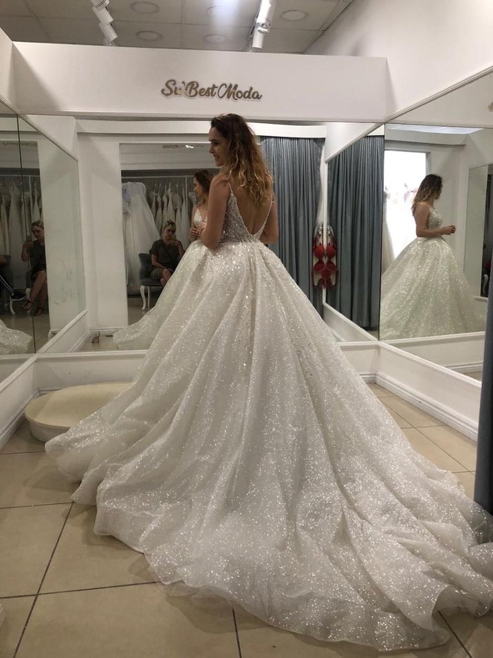 Parlak Beyaz Prenses Gelinlik V Yakalı - Görsel 3