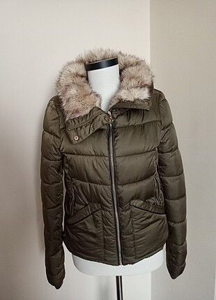 Zara Mont