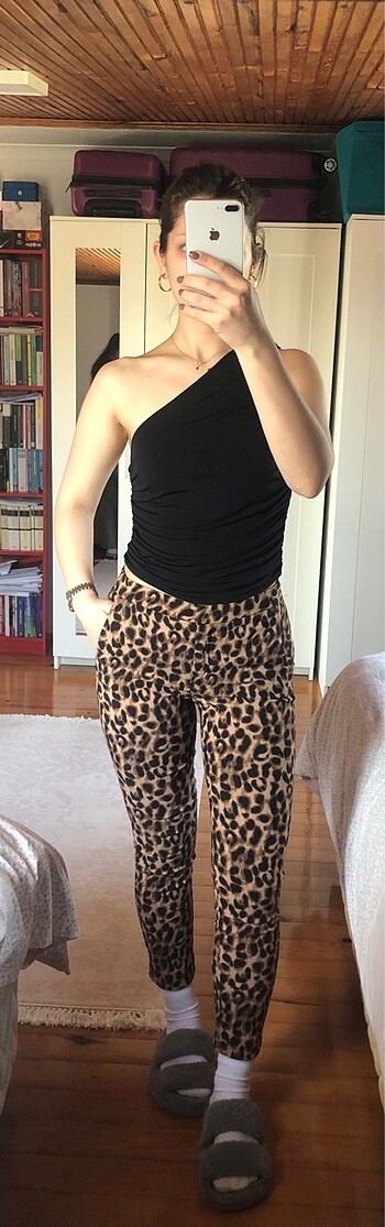 Mango Mango kadın leopar kumaş pantolon