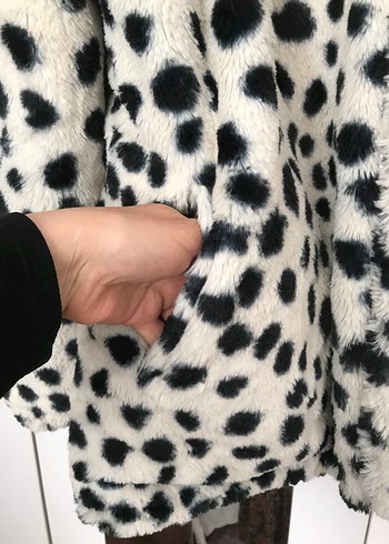 Leopar Desenli Kapüşonlu Kadın Peluş Mont - Görsel 5