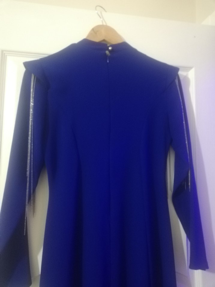 Zincir Detaylı Mavi Uzun Kollu Kadın Elbise - Görsel 4