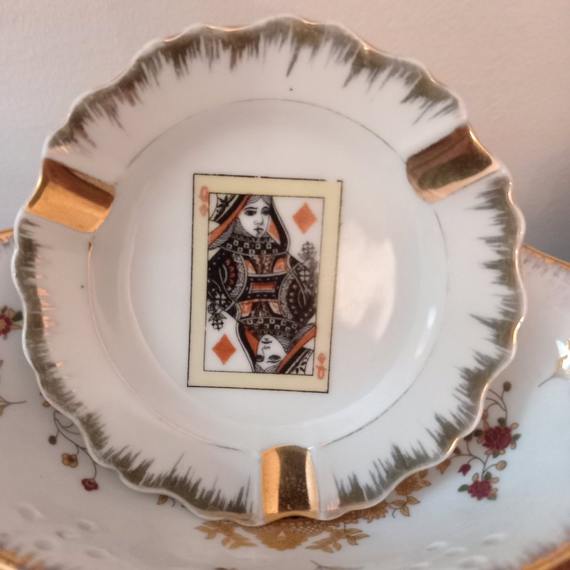 Altın Varaklı Oyun Kartı Desenli Kül Tablası - Görsel 2