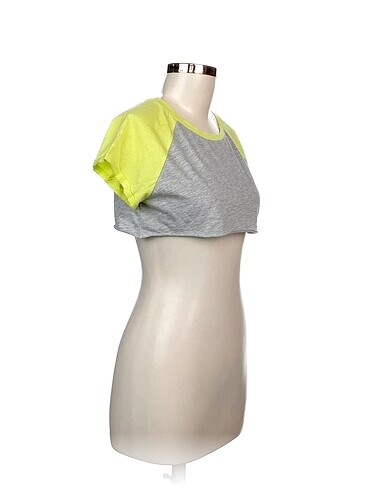 Bershka T-shirt %70 İndirimli. - Görsel 2