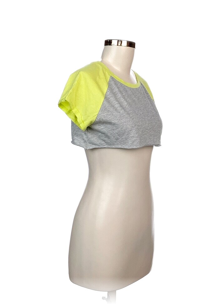 Bershka T-shirt %70 İndirimli. - Görsel 2