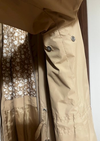 LC Waikiki yağmurluk - Görsel 6