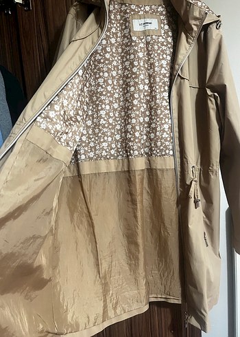 LC Waikiki yağmurluk - Görsel 4