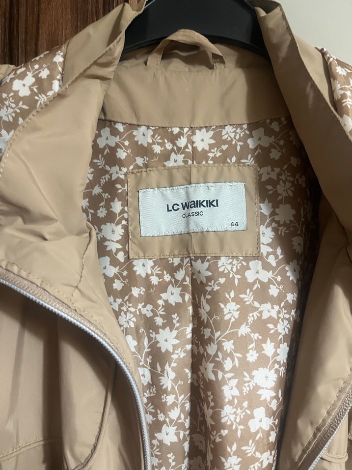 LC Waikiki yağmurluk - Görsel 3