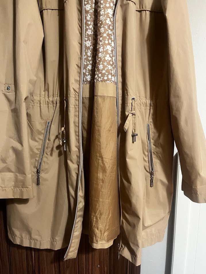 LC Waikiki yağmurluk - Görsel 2