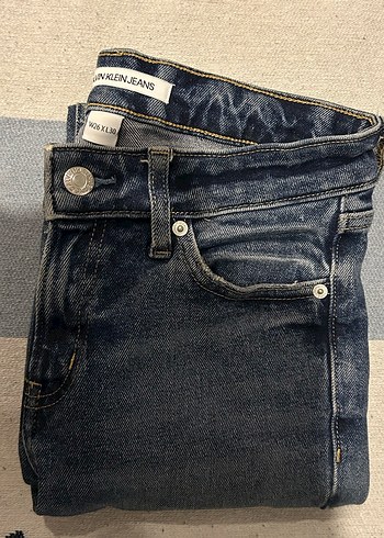 34 Beden Calvin Klein Kadın Lacivert Denim Dar Kesim Ara Bel Jean
