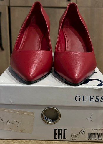 Guess Kırmızı Zincir Detaylı Kalın Topuklu Stiletto
