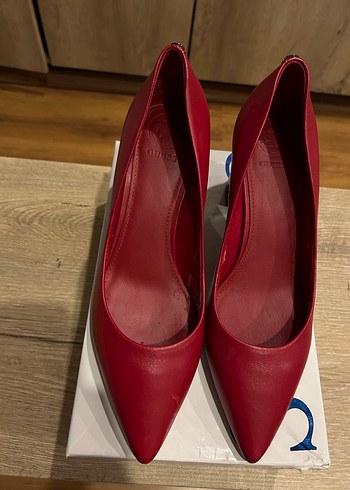 40 Beden Kırmızı Zincir Detaylı Kalın Topuklu Stiletto