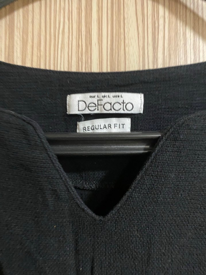 Siyah V Yaka Keten Erkek Tişört - Görsel 2