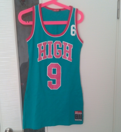t-shirt elbise
