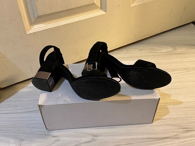 Siyah topuklu ayakkabı - Görsel 5