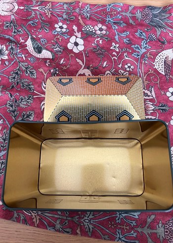 YVES ROCHER YILBAŞI BÜYÜK METAL EV KUTUSU - Görsel 4