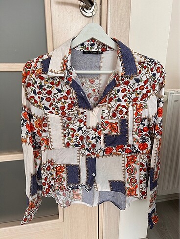 PATCHWORK DESENLİ BEYAZ GÖMLEK