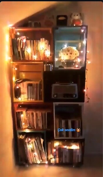 Ikea RENKLİ KİTAPLIK KASADAN YAPILMIŞTIR