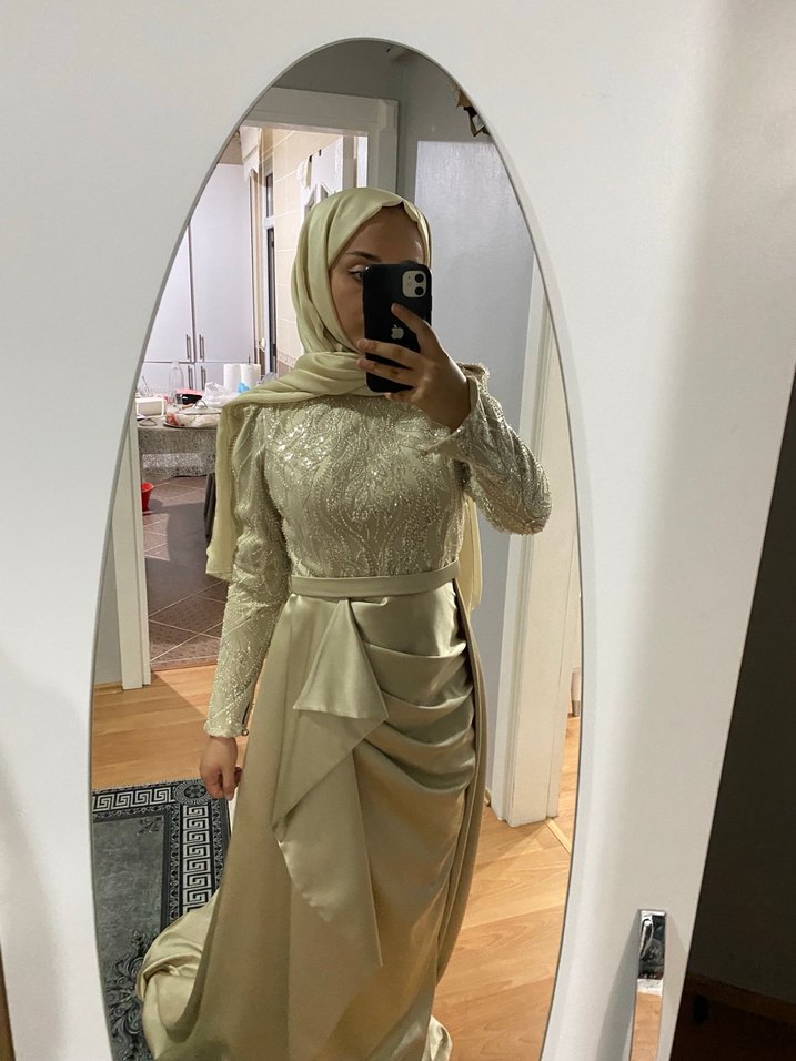 Uzun Kollu Beyaz Drapeli Abiye Elbise - Görsel 3