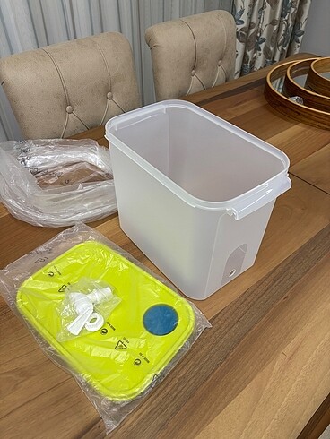 Tupperware su sebili