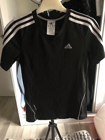 Adidas tsört