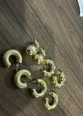 Beden Zincir Detaylı Vintage Mini Altın Küpeler