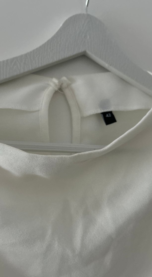 Drapeli Beyaz Keten Kolsuz Bluz - Görsel 5