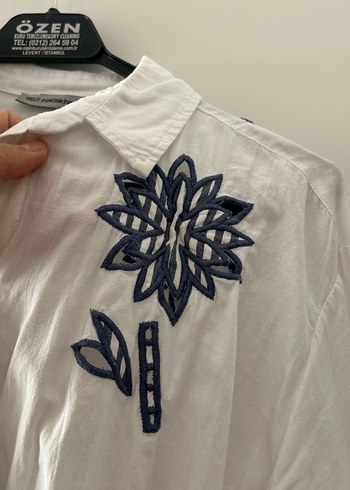 Düğmeli Nakışlı Gri Beyaz Keten Kadın Gömlek - Görsel 3